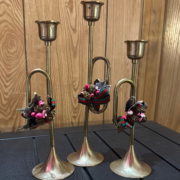 Elegant Brass Candle Holders with Red partylite Candles - Picture 4 of 6